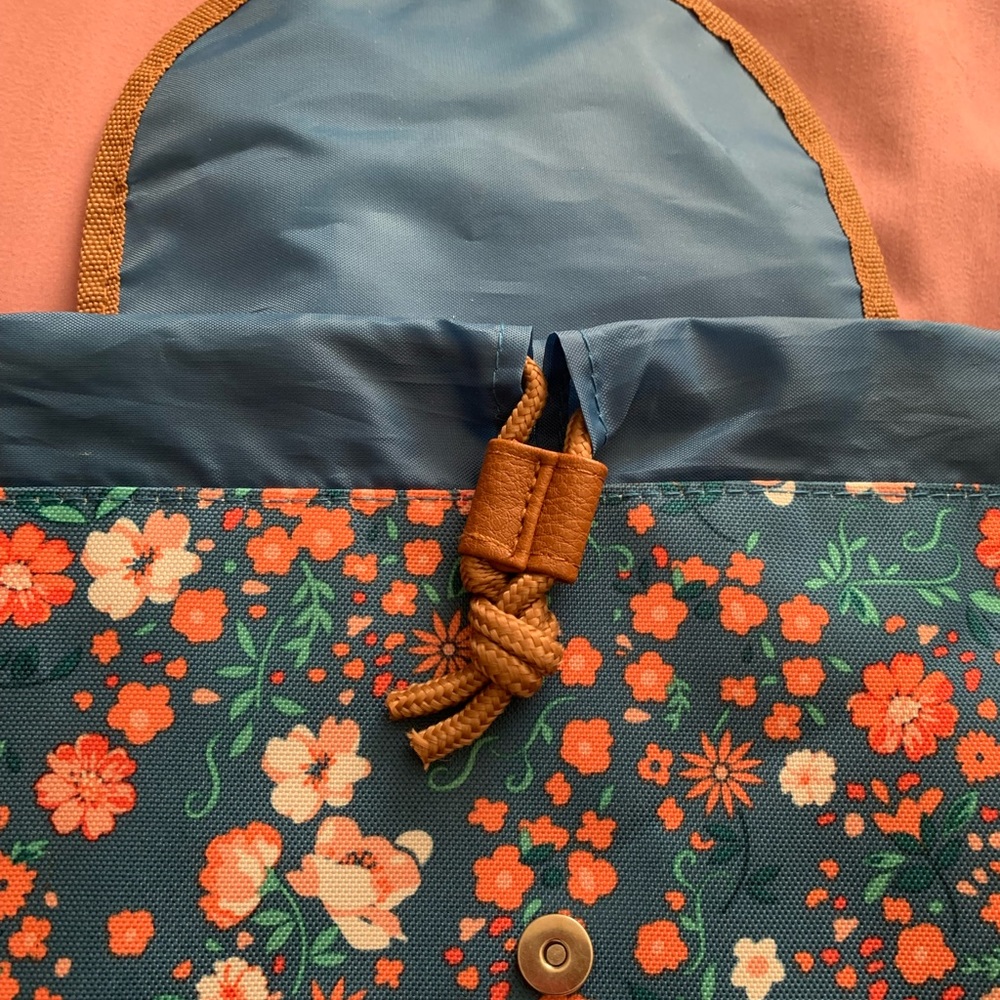 NWOT Floral Backpack - Picture 5 of 5